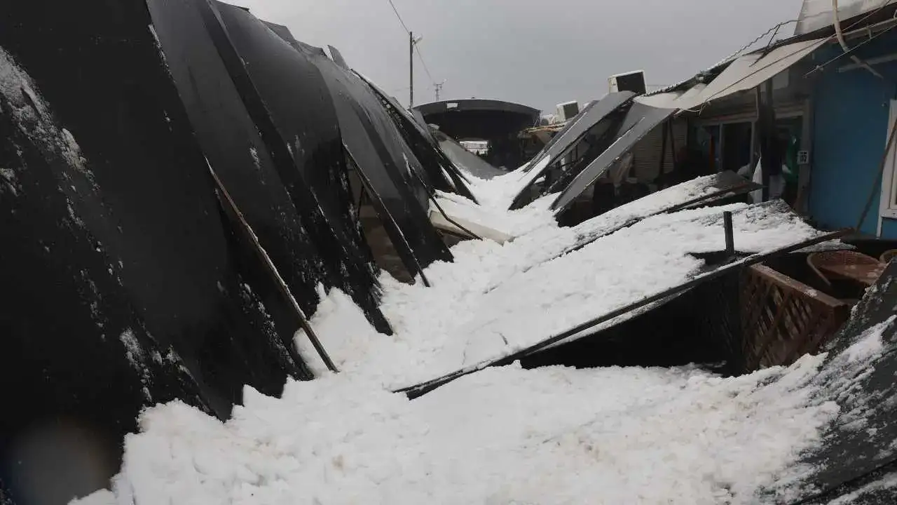 Hatay’da Çarşı Çatısı Çöktü: Facianın Eşiğinden Dönüldü! 2